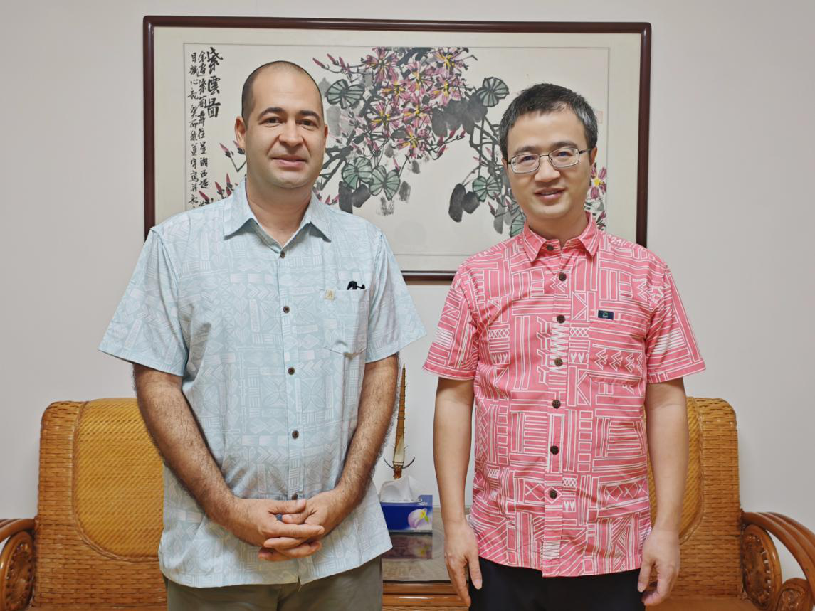 Charg&eacute; d&rsquo;Affaires Zhao Jian meets the Cuban Ambassador to Fiji and Kiribati N&eacute;stor Torres Olivera