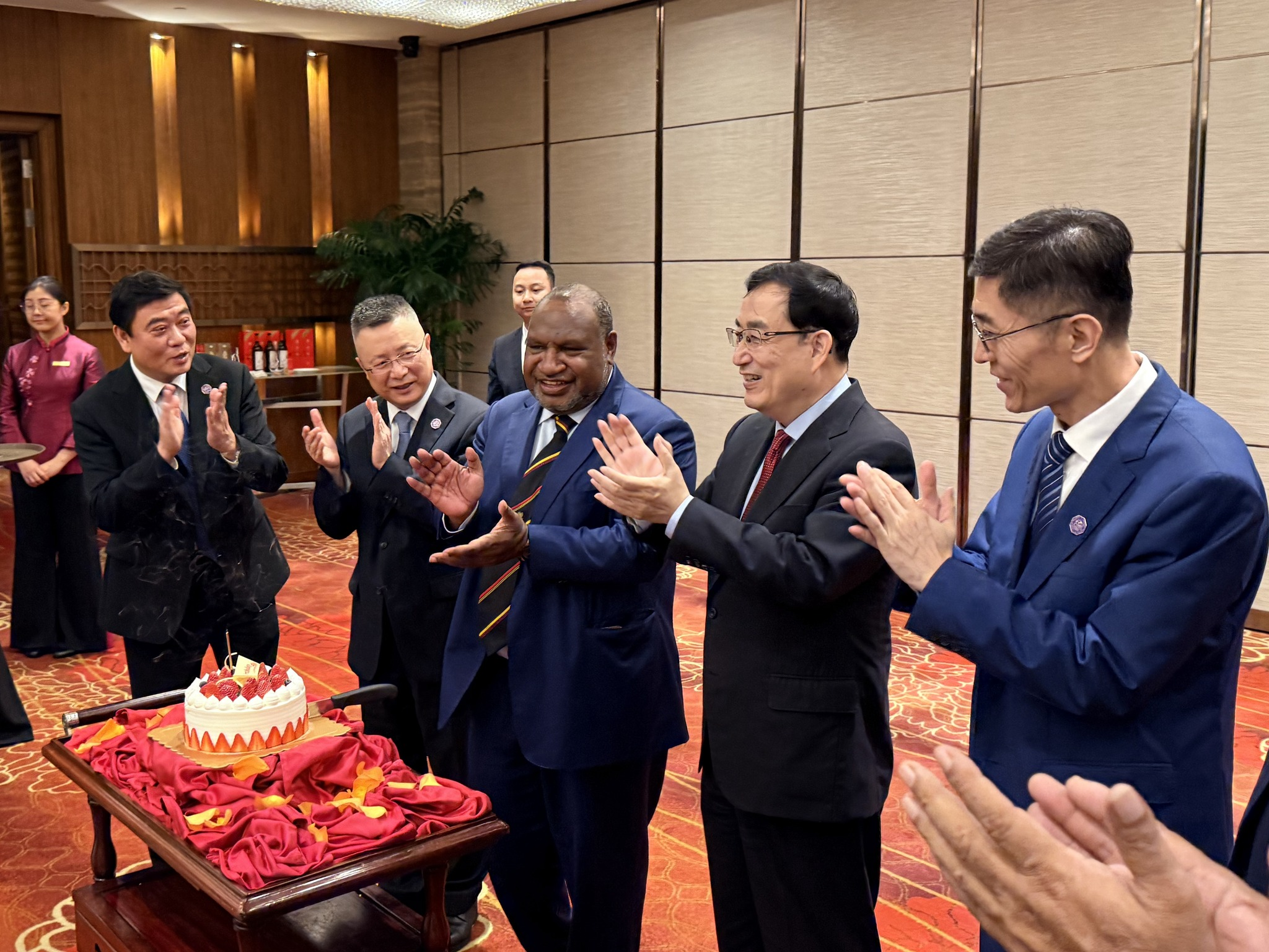 From Left to Right: Ma Wenfeng, Qian Bo, James Marape, Wang Xi, Yang Xiaoguang celebrate the Prime Minister's Birthday on a trip to Guangdong