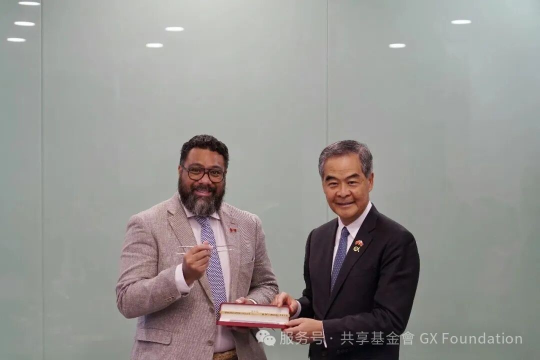 Leung Chun-ying with Prime Minister Lord Fakafānua
