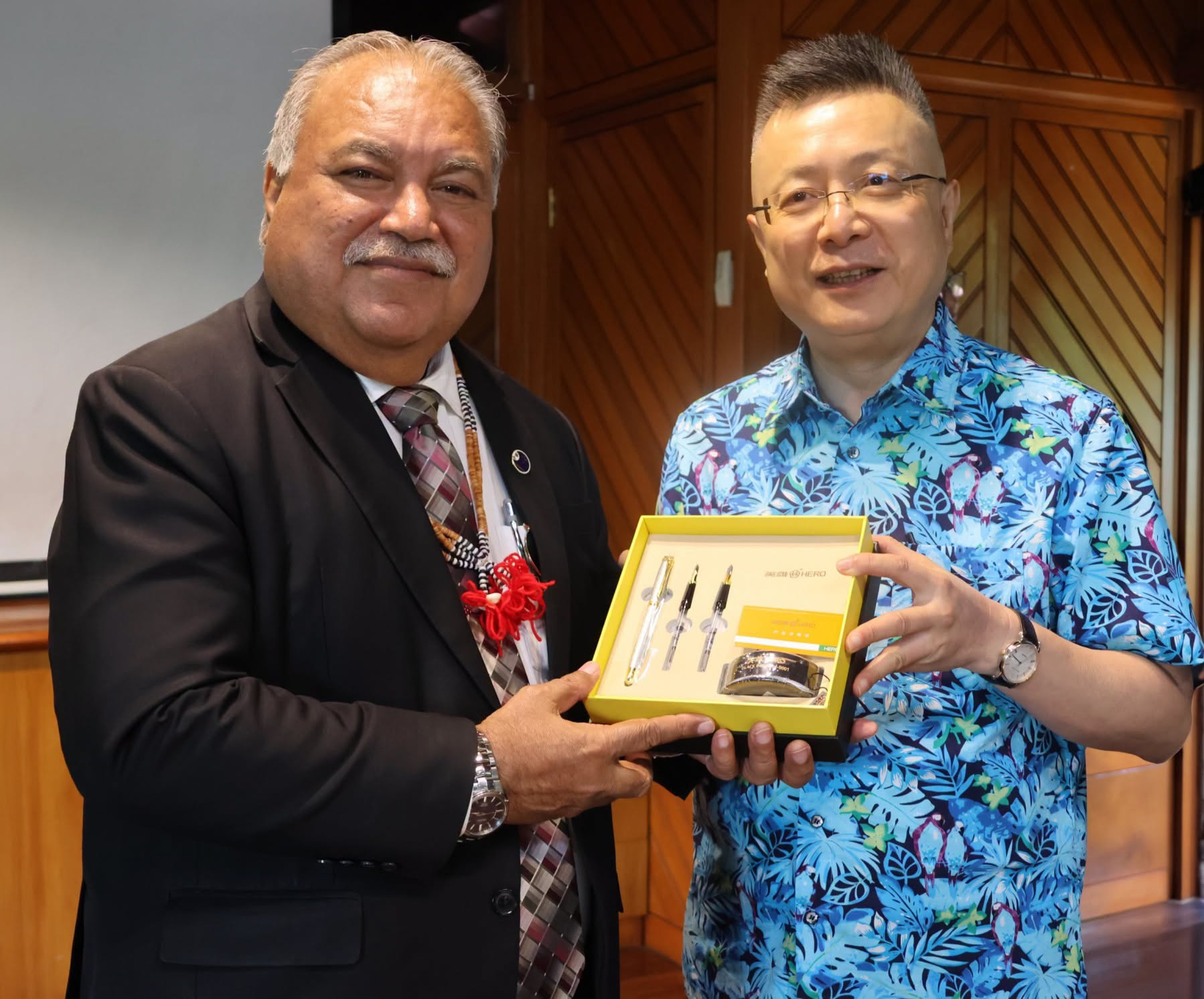 Baron Waqa with Qian Bo.